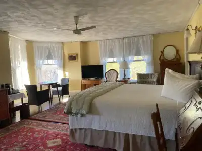 Moseley Cottage Inn & Town Motel - 55