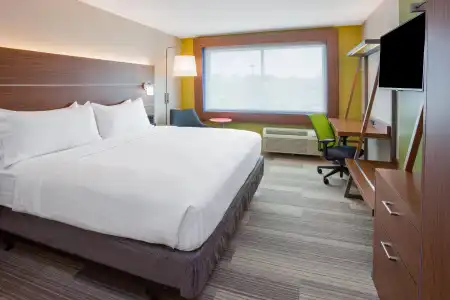 Holiday Inn Express & Suites Des Moines Downtown by IHG - 2