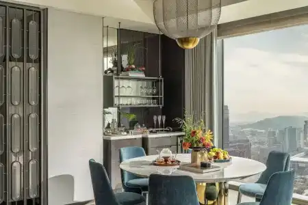 Four Seasons At Centre - 142