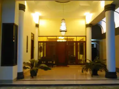 Griya Putri Dewi Guesthouse - 0