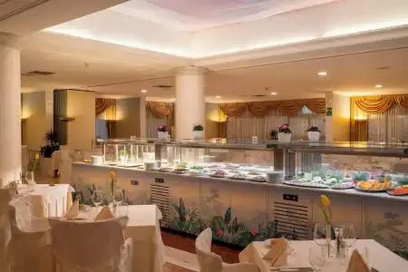 Grand Astoria - 35