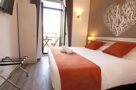 Hostal Live Barcelona - 43