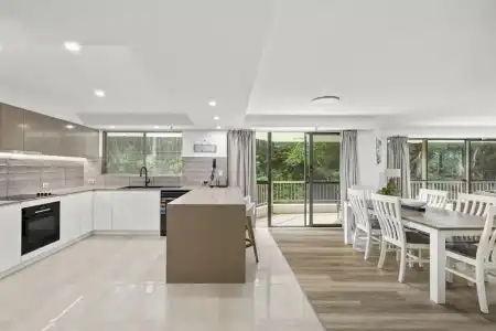Gemini Court Holiday Apartments - 299