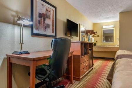 Quality Inn Columbus-East - 3