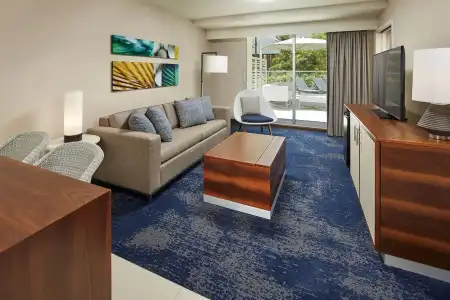 Hilton Garden Inn Waikiki Beach - 5