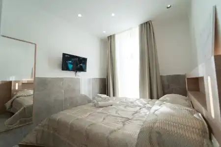 H. G. Boutique Toledo Napoli Centro - 11