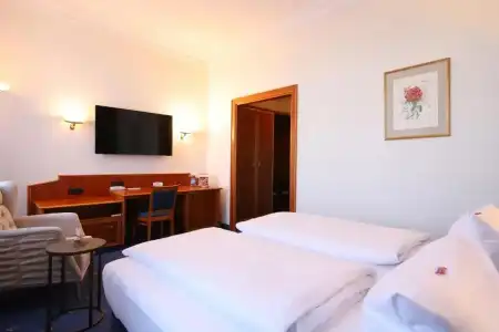 Bayerischer Hof Dresden - 75