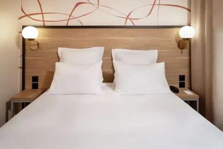 Sure by Best Western Caen Mémorial - 52