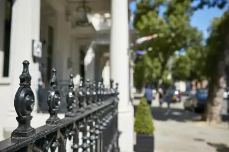 The Queens Gate - 12