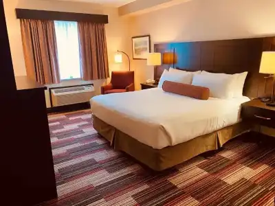 Best Western Plus Stoneridge Inn & Conference Centre - 39