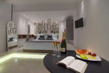 Oia Suites - 10
