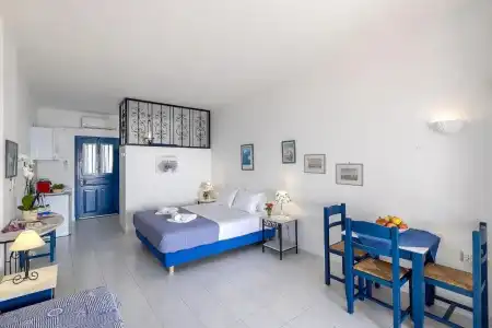Sea View Studios - 102