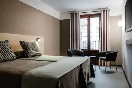 Raval House - 13