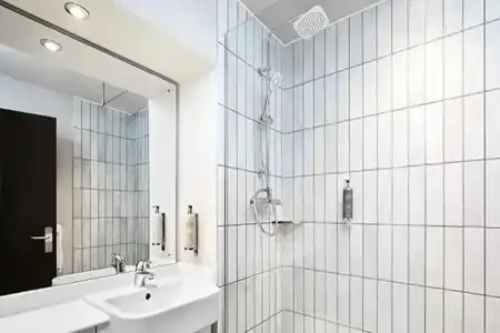 Premier Inn London City - Tower Hill - 7