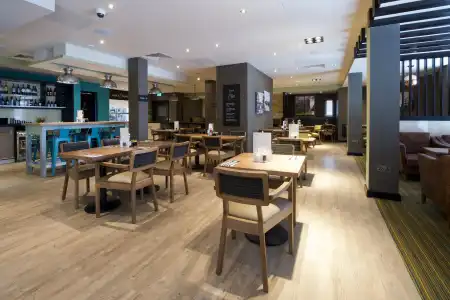 Premier Inn London Tottenham Hale - 9