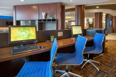 Courtyard by Marriott Boston-South Boston - 4