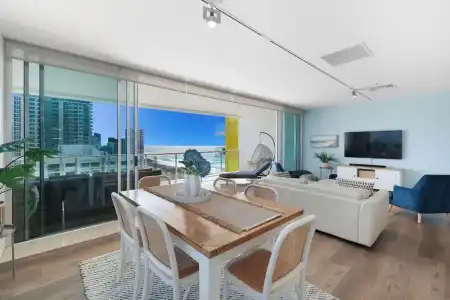 ULTIQA Air On Broadbeach - 120