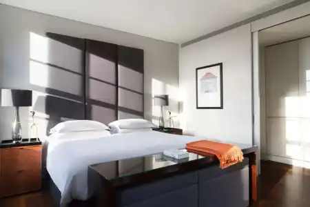 Grosvenor House Suites - 58