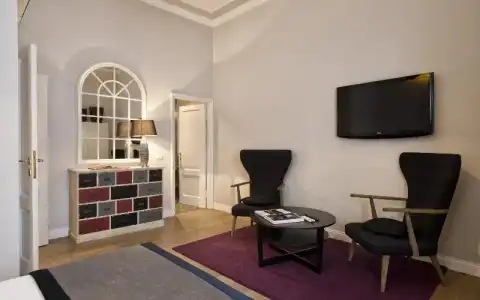 The Independent Suite - 38