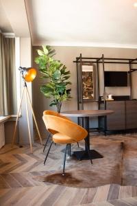 Prado Next Door - 12