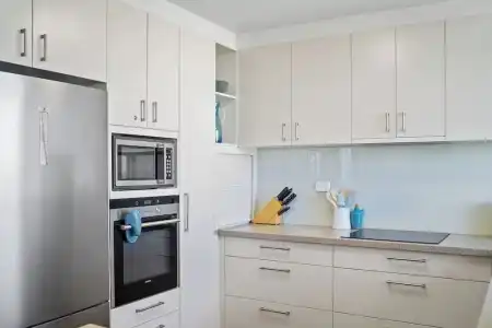 Burgess @ Kings Beach Apartments - 25