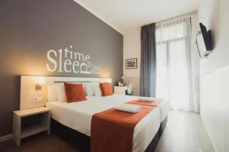 Hostal Live Barcelona - 40