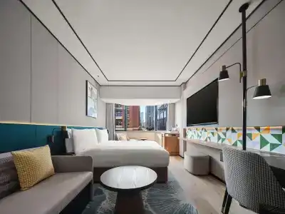 Hilton Garden Inn West Lake - 56
