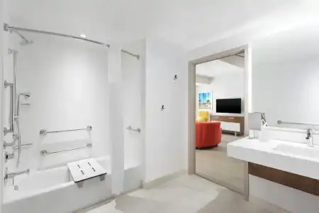 Courtyard by Marriott Santa Monica - 70