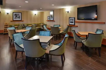 Hampton Inn & Suites By Hilton Calgary- University Northwest - 29