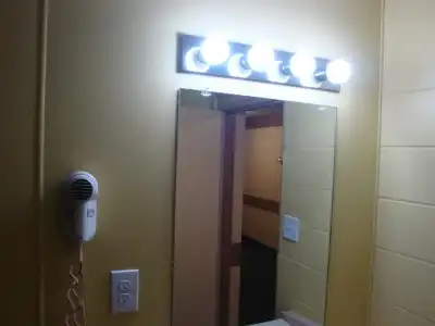 Economy Inn - 8