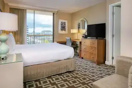 DoubleTree by Hilton Jacksonville Riverfront - 11