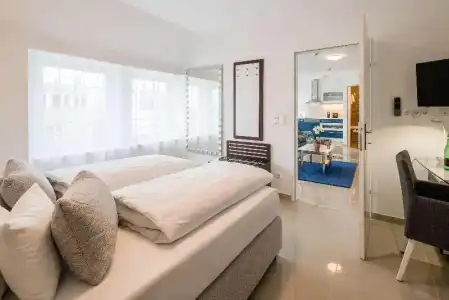 Best Western Plus Celebrity Suites - 88