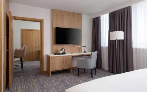 DoubleTree by Hilton - 52