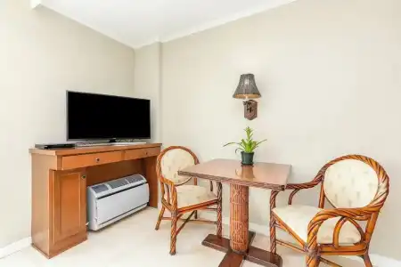 Luana Waikiki & Suites - 51