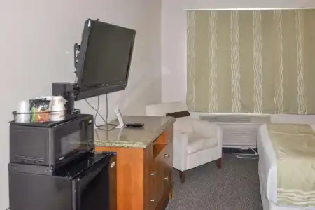 Bison Inn & Suites on University - 36
