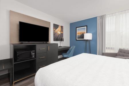 La Quinta Inn & Suites by Wyndham Dallas I-35 Walnut Hill Ln - 26
