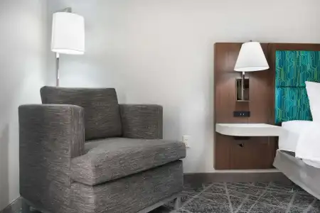 Hampton Inn & Suites Tulsa/Central - 38
