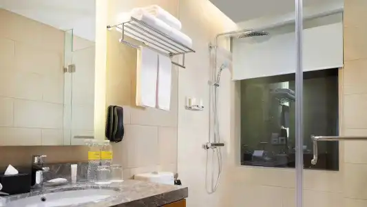 Holiday Inn & Suites Jakarta Gajah Mada by IHG - 8