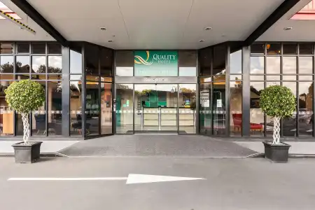 Quality Lincoln Green - 38