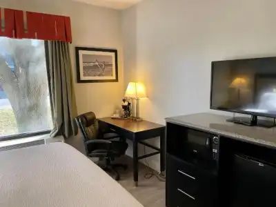Days Inn & Suites by Wyndham Lakeland - 45