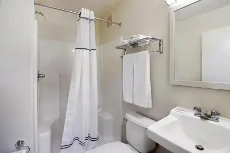 Suburban Studios Winston Salem-University Parkway - 19