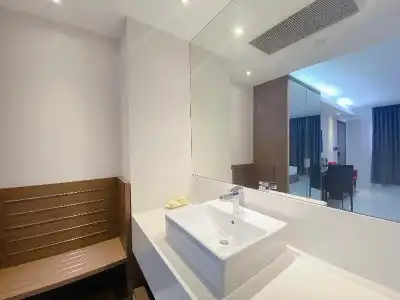 The Luxe - 78