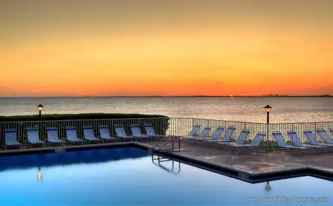 Sailport Waterfront Suites - 49