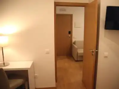 Lisbon Style Guesthouse - 65
