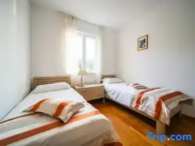 Apartment 3 Beaches With Free Parking - 196