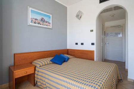 Carlton Riviera - 18