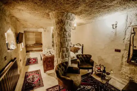 Romantic Cave - 92