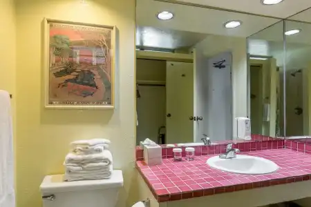 Kuhio Banyan Club - 8