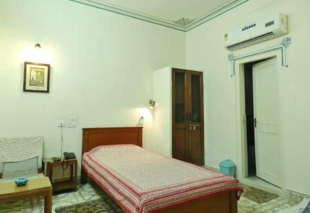 Arya Niwas - 47