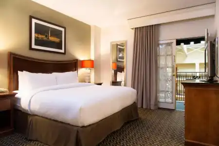 DoubleTree Suites by Hilton Lexington - 65